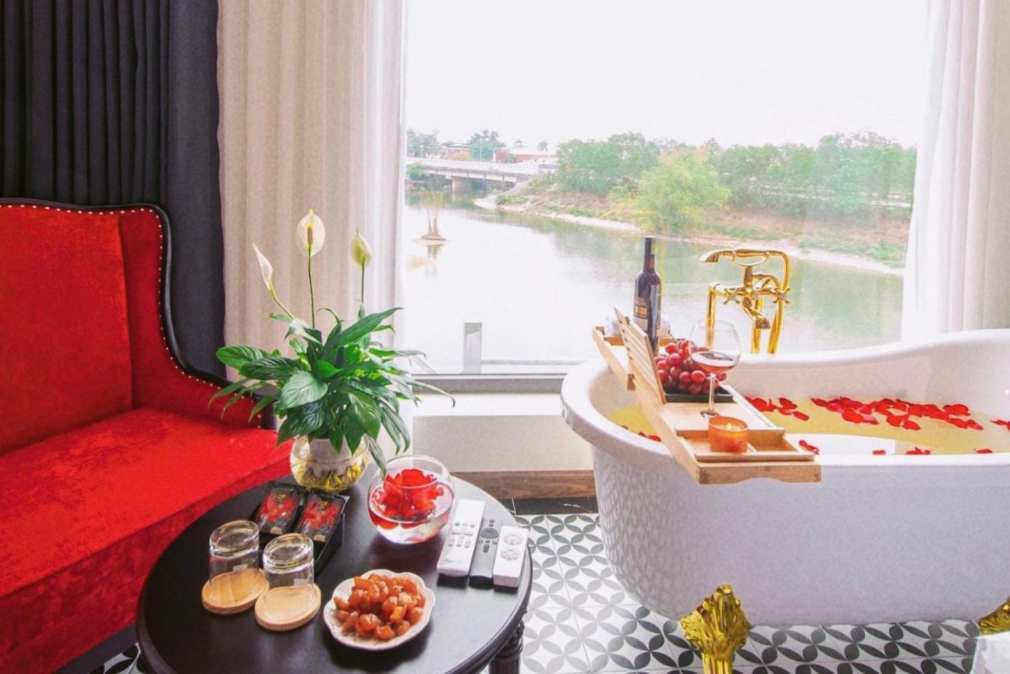 Lake Hotel Soc Son Hanoi Buitenkant foto
